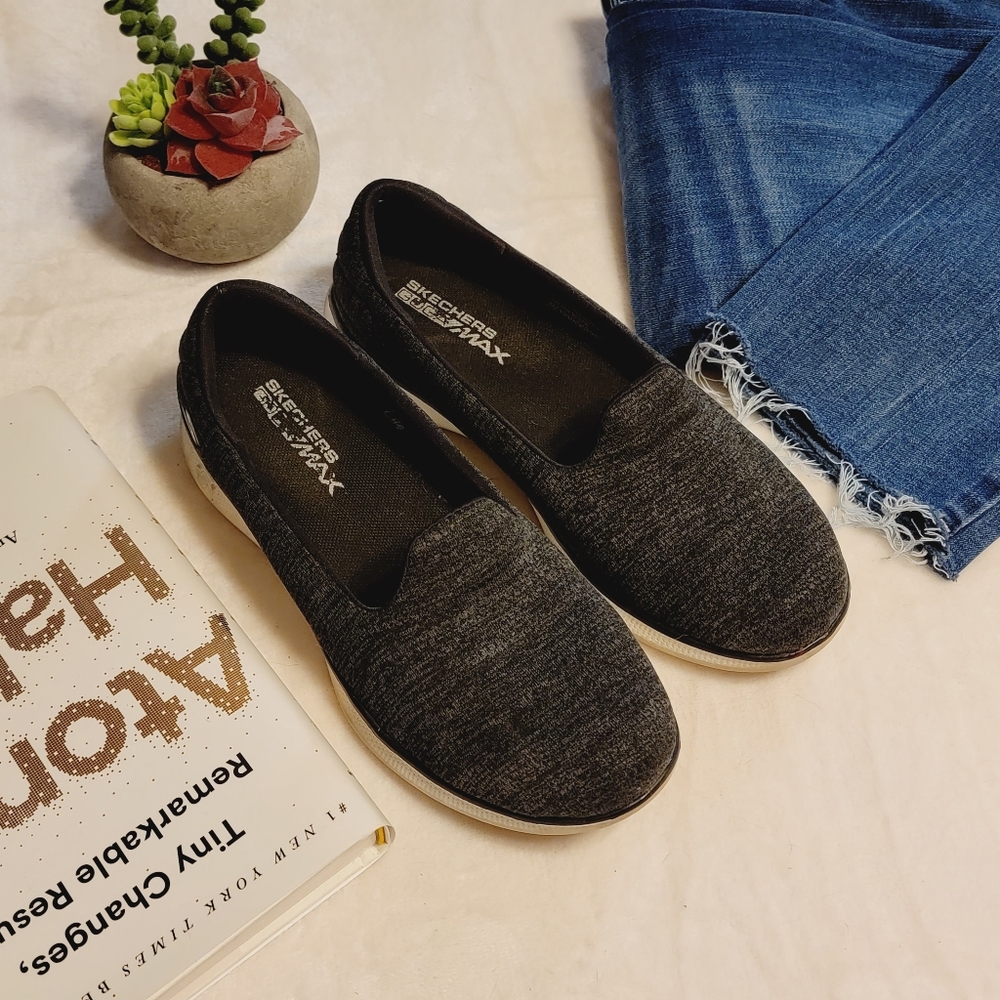 Sketchers GOGA Max Slip-on Sneakers